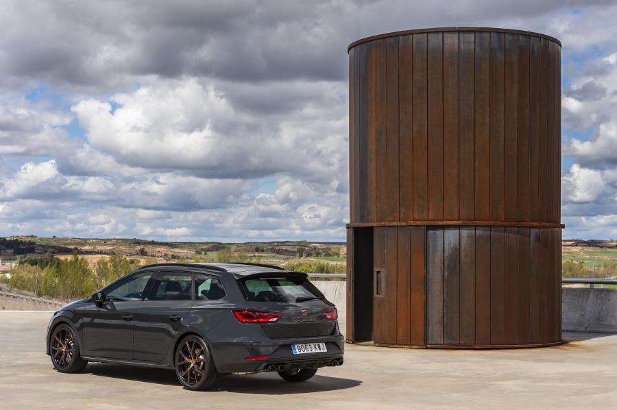  Seat Leon Cupra R ST (5F) 2018 года  (WW) (фото 38 из 40)